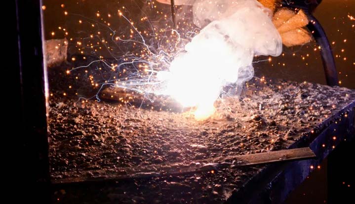 Soldadura sobre metal corrosivo.